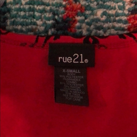 Elegant red and black top. - Picture 2 of 4